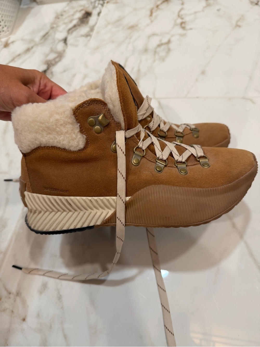 Womens waterproof Sorel, Tan Suede Shearling-Lined Winter Boot- size 8.5